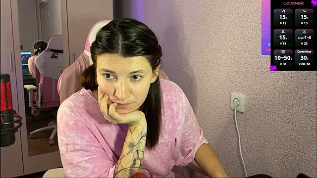 Snapshot of Katrin__kiss chatting on February 2025 02:37:01 PM Katrin kiss online show from February 2025 02:37:01 PM