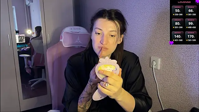 Snapshot of Katrin__kiss chatting on February 2025 02:13:02 PM Katrin kiss online show from February 2025 02:13:02 PM