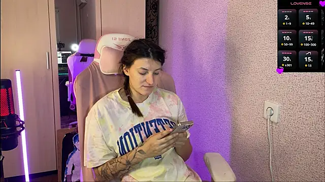 Snapshot of Katrin__kiss chatting on March 2025 06:23:02 PM Katrin kiss online show from March 2025 06:23:02 PM