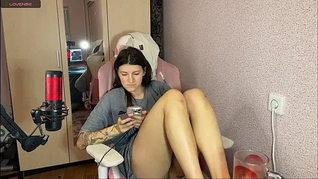 Snapshot of Katrin__kiss chatting on March 2025 04:35:02 PM Katrin kiss online show from March 2025 04:35:02 PM