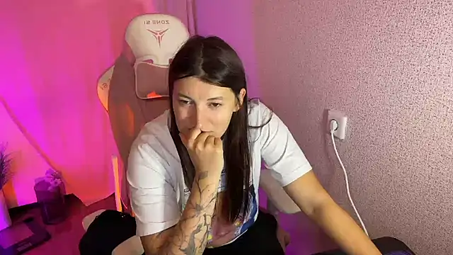 Snapshot of Katrin__kiss chatting on October 2025 04:17:02 PM Katrin kiss online show from October 2025 04:17:02 PM