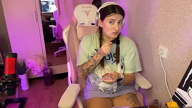 Snapshot of Katrin__kiss chatting on November 2025 04:52:01 PM Katrin kiss online show from November 2025 04:52:01 PM