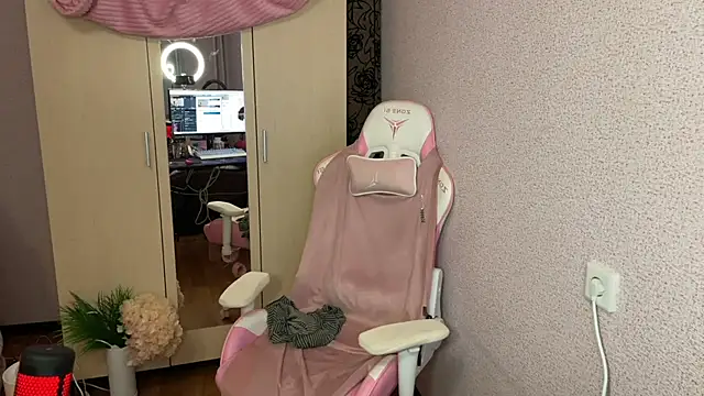 Snapshot of Katrin__kiss chatting on November 2025 09:14:02 PM Katrin kiss online show from November 2025 09:14:02 PM