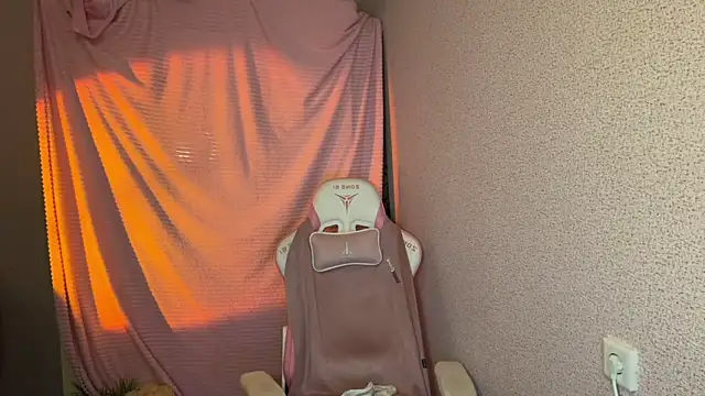 Snapshot of Katrin__kiss chatting on November 2025 05:35:02 PM Katrin kiss online show from November 2025 05:35:02 PM