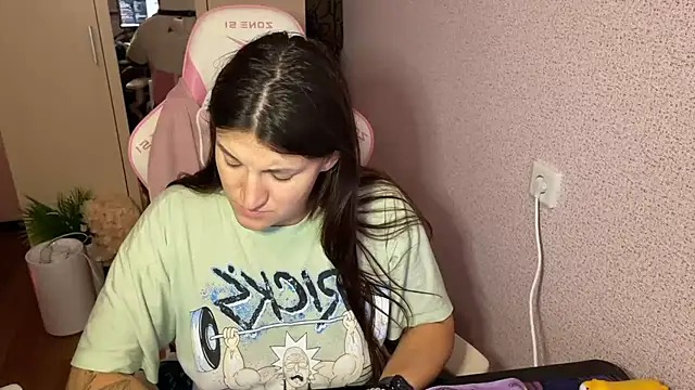 Snapshot of Katrin__kiss chatting on November 2025 06:42:02 PM Katrin kiss online show from November 2025 06:42:02 PM