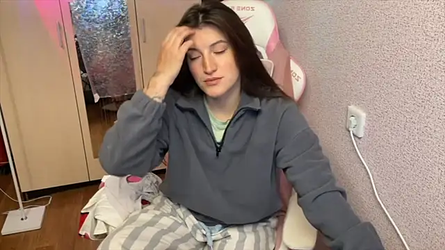 Katrin  kiss online show from April 2026 04:31:02 PM