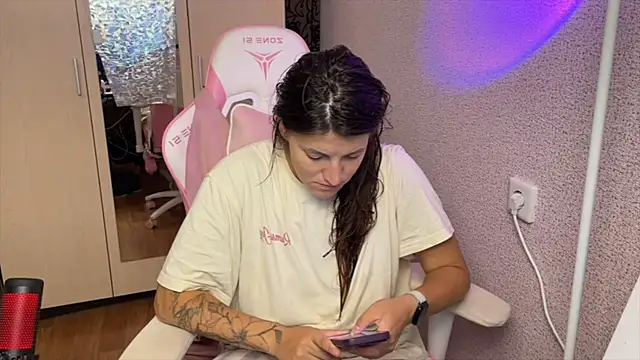 Katrin  kiss online show from July 2026 04:43:01 PM