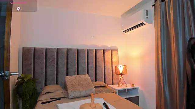 SamanthaSmithx online show from July 2026 12:20:01 AM