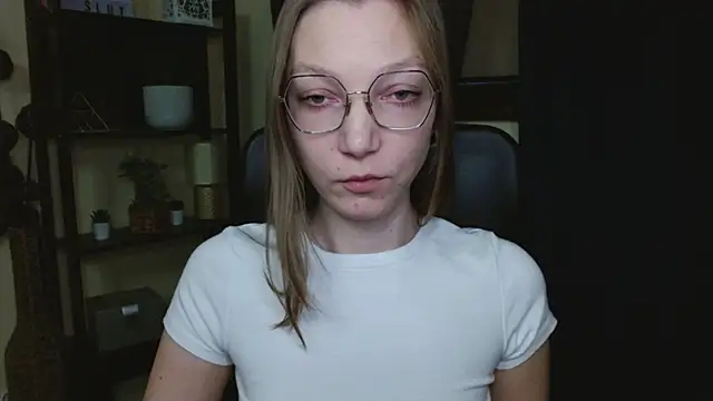 EmillyPlay online show from February 2026 06:42:02 AM