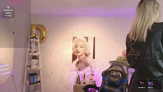 Snapshot of SALOOMEE__ chatting on September 2025 09:09:02 AM SALOOMEE online show from September 2025 09:09:02 AM