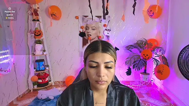 Snapshot of SALOOMEE__ chatting on October 2025 11:11:02 AM SALOOMEE online show from October 2025 11:11:02 AM