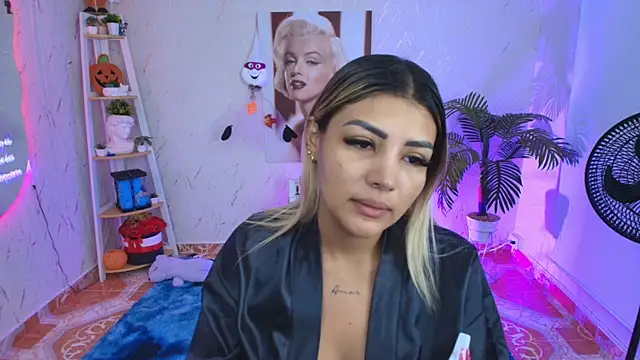 Snapshot of SALOOMEE__ chatting on November 2025 10:59:01 AM SALOOMEE online show from November 2025 10:59:01 AM