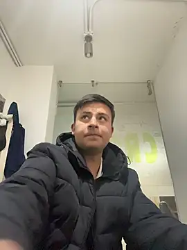 Nicolds14 online show from November 2025 08:08:01 PM