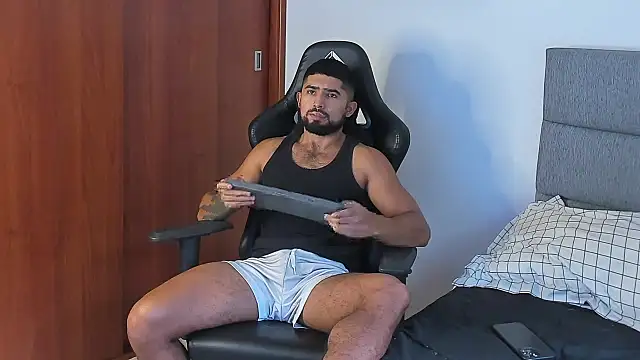 ethaanjones online show from October 2025 07:46:02 PM