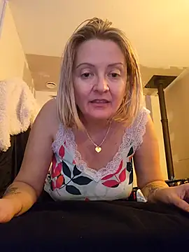 Snapshot of lady_charlyne chatting on December 2024 11:04:02 AM lady charlyne online show from December 2024 11:04:02 AM