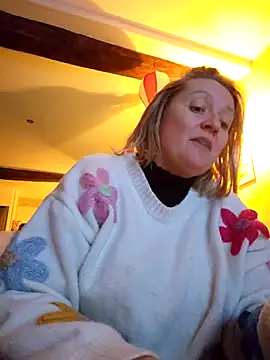 Snapshot of lady_charlyne chatting on December 2024 07:00:02 PM lady charlyne online show from December 2024 07:00:02 PM