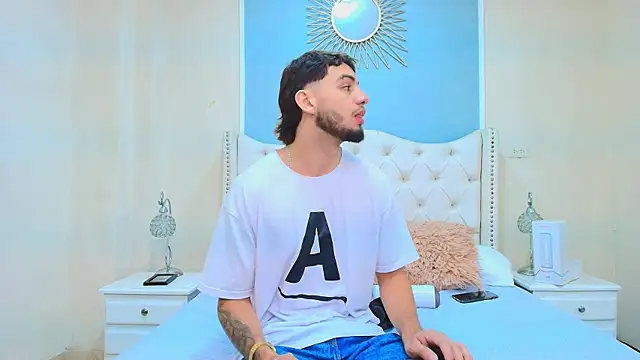 Michael magno online show from November 2025 07:58:01 PM