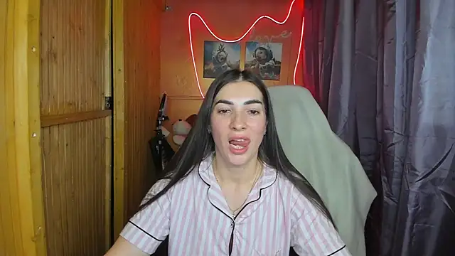 Snapshot of Fiery_Brunette_ chatting on February 2025 03:27:01 PM Fiery Brunette  online show from February 2025 03:27:01 PM