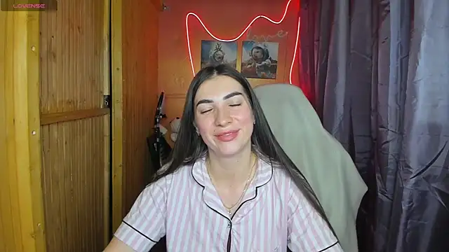 Snapshot of Fiery_Brunette_ chatting on February 2025 06:50:02 AM Fiery Brunette  online show from February 2025 06:50:02 AM