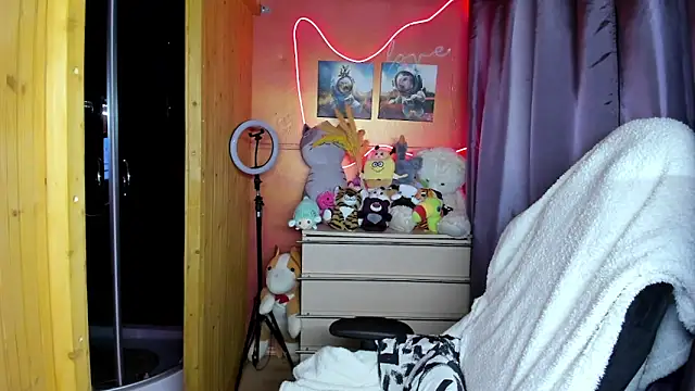 Fiery Brunette  online show from March 2026 02:40:02 AM