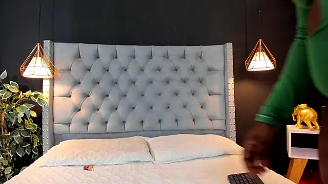 Tammy  vega  online show from February 2025 04:00:02 AM