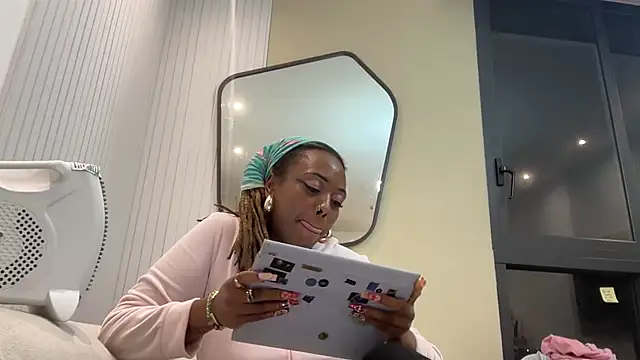 ChocolateCakeQueen online show from February 2025 12:25:01 AM