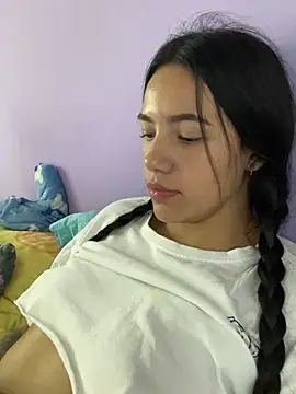 Snapshot of hannahb-e chatting on January 2025 10:44:02 PM hannahb-e online show from January 2025 10:44:02 PM
