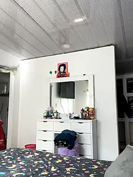 hannahb-e online show from November 2025 01:54:02 PM