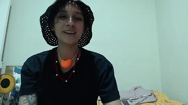 Snapshot of AlinaWoolf_ chatting on June 2026 03:06:02 AM AlinaWoolf online show from June 2026 03:06:02 AM