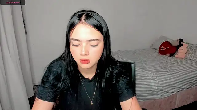 Snapshot of Sarah_angell chatting on December 2024 04:38:01 PM Sarah angell online show from December 2024 04:38:01 PM