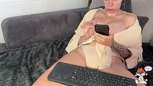 Snapshot of -Sweet-Kitty- chatting on June 2026 05:52:02 AM -Sweet-Kitty- online show from June 2026 05:52:02 AM