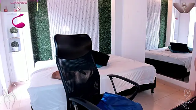 victoria mooree online show from February 2026 04:47:02 PM