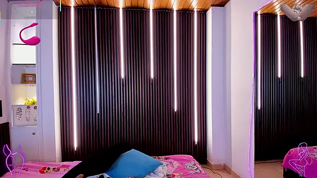 victoria mooree online show from February 2026 01:54:01 PM