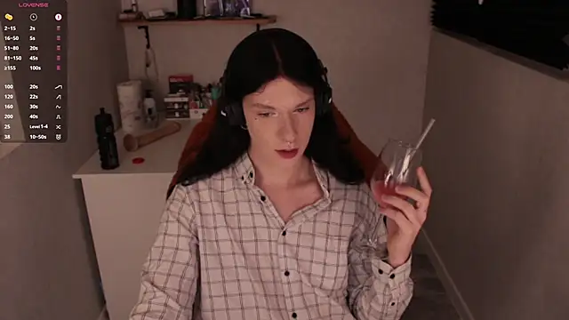 carthylovvve online show from December 2024 04:46:02 PM