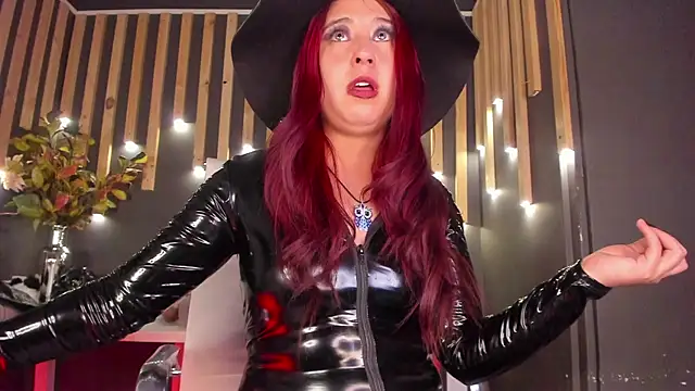 Snapshot of shaaroon_gold chatting on January 2025 11:50:02 PM shaaroon gold online show from January 2025 11:50:02 PM