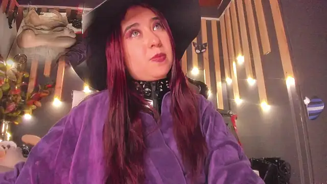 Snapshot of shaaroon_gold chatting on March 2025 08:51:01 PM shaaroon gold online show from March 2025 08:51:01 PM