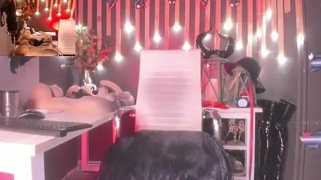 Snapshot of shaaroon_gold chatting on March 2025 09:23:01 PM shaaroon gold online show from March 2025 09:23:01 PM