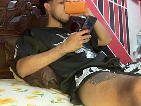 tanned boy online show from April 2026 04:33:02 PM