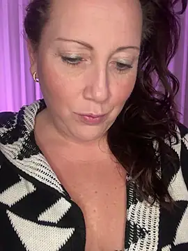 xsexycurvymilf online show from January 2025 01:31:01 PM