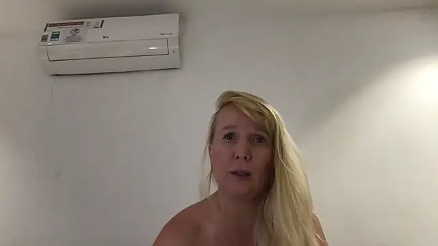 EmmaInLove23 online show from February 2025 10:55:02 AM