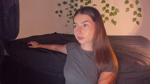 Coralinee 01 online show from December 2024 12:29:01 AM