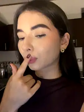 Coralinee 01 online show from November 2025 12:44:02 AM