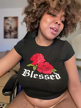 Snapshot of SSEXYBUBBLEBUTT101 chatting on December 2024 03:44:01 PM SSEXYBUBBLEBUTT101 online show from December 2024 03:44:01 PM