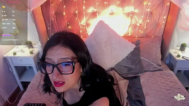 Snapshot of kira_moon__ chatting on March 2025 08:25:01 PM kira moon online show from March 2025 08:25:01 PM