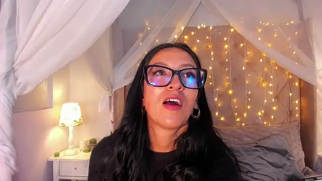 Snapshot of kira_moon__ chatting on March 2025 08:31:02 PM kira moon online show from March 2025 08:31:02 PM