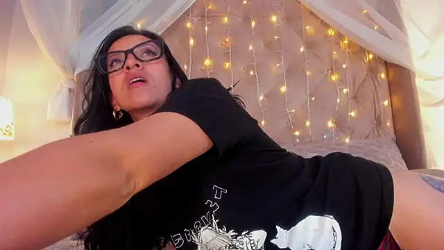 Snapshot of kira_moon__ chatting on March 2025 11:35:02 PM kira moon online show from March 2025 11:35:02 PM