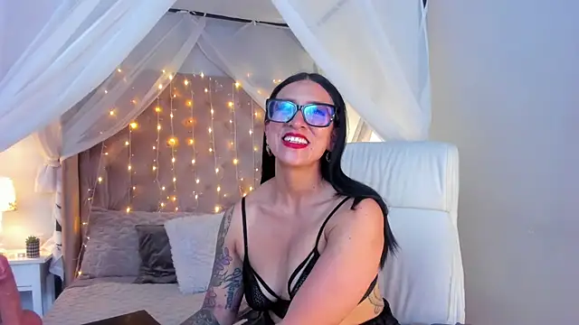 Snapshot of kira_moon__ chatting on March 2025 08:32:02 PM kira moon online show from March 2025 08:32:02 PM