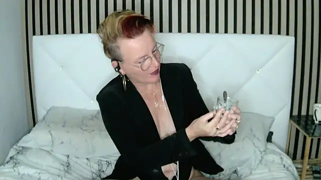 xxNoeliaxx online show from February 2025 08:18:01 AM