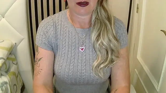 xxNoeliaxx online show from March 2026 08:32:02 AM