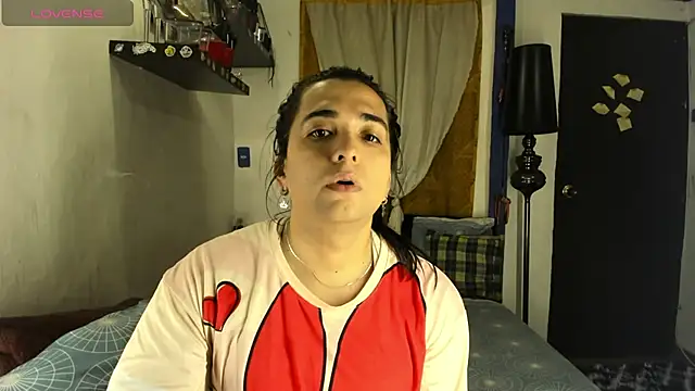 SARAMISHA online show from December 2025 06:37:02 PM